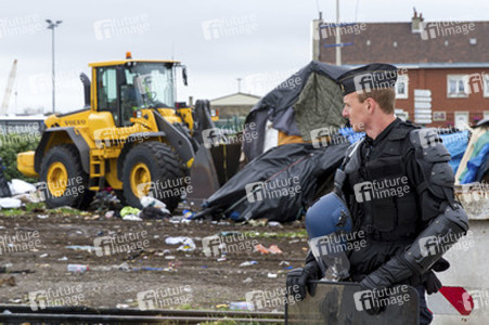 Französische Polizei räumt Flüchtlingslager bei Calais