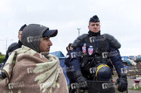 Französische Polizei räumt Flüchtlingslager bei Calais