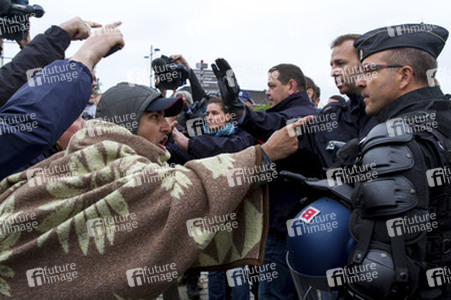 Französische Polizei räumt Flüchtlingslager bei Calais