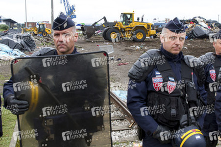Französische Polizei räumt Flüchtlingslager bei Calais