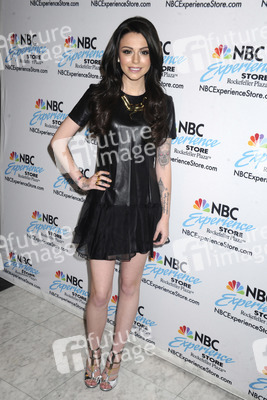 Cher Lloyd sogniert ihre CD 'Sorry I'm Late', New York