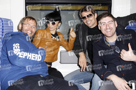 Bai Ling mit Entourage in Düsseldorf