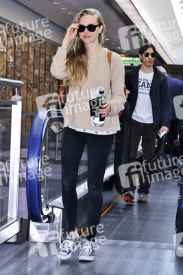 Amanda Seyfried und Justin Long bei der Ankunft in Japan