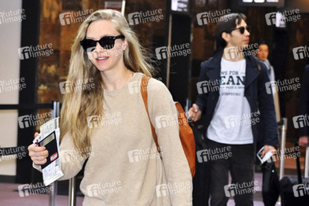 Amanda Seyfried und Justin Long bei der Ankunft in Japan