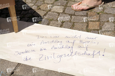 Nazi Opfer Hussein Badiny bedankt sich bei den Helfern, Berlin