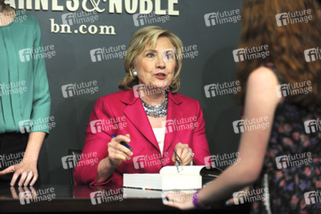 Hillary Clinton signienert ihr Buch 'Hard Choices', New York
