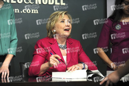 Hillary Clinton signienert ihr Buch 'Hard Choices', New York