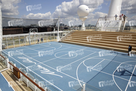 'Mein Schiff 3' Schiffsrundgang, Hamburg