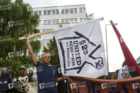 Demo '§ 23 United Neighbours - wir bleiben alle!', Berlin