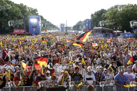 WM-Fanmeile vor dem Spiel Deutschland gegen Portugal, Berlin