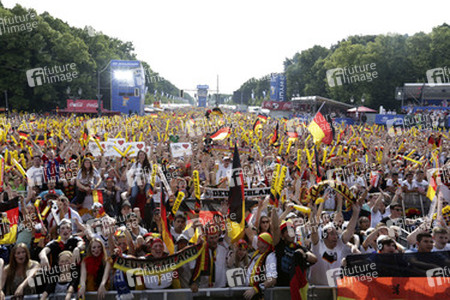 WM-Fanmeile vor dem Spiel Deutschland gegen Portugal, Berlin