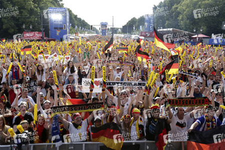 WM-Fanmeile vor dem Spiel Deutschland gegen Portugal, Berlin