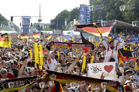 WM-Fanmeile vor dem Spiel Deutschland gegen Portugal, Berlin