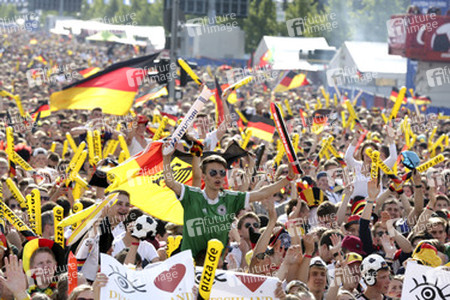 WM-Fanmeile vor dem Spiel Deutschland gegen Portugal, Berlin