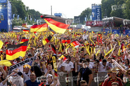 WM-Fanmeile beim Spiel Deutschland gegen Portugal, Berlin