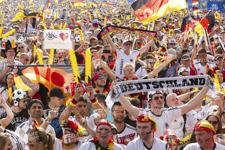 WM-Fanmeile beim Spiel Deutschland gegen Portugal, Berlin