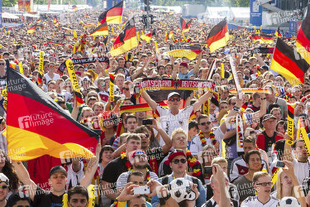 WM-Fanmeile beim Spiel Deutschland gegen Portugal, Berlin
