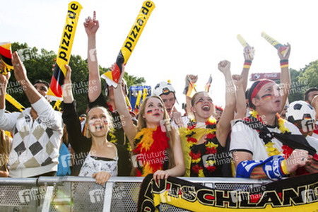 WM-Fanmeile beim Spiel Deutschland gegen Portugal, Berlin