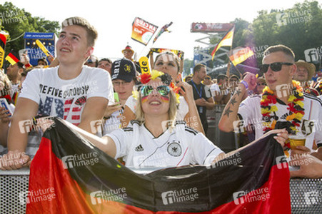 WM-Fanmeile beim Spiel Deutschland gegen Portugal, Berlin