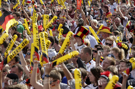 WM-Fanmeile beim Spiel Deutschland gegen Portugal, Berlin