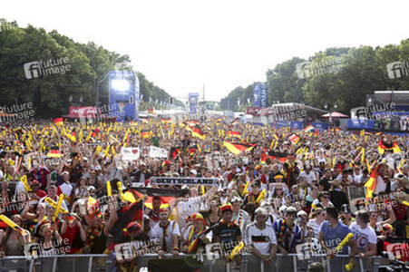 WM-Fanmeile beim Spiel Deutschland gegen Portugal, Berlin