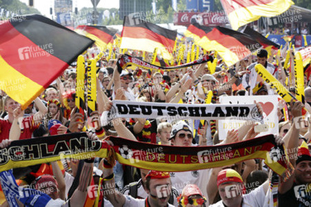 WM-Fanmeile beim Spiel Deutschland gegen Portugal, Berlin
