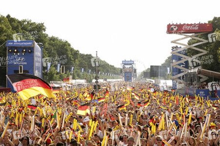 WM-Fanmeile beim Spiel Deutschland gegen Portugal, Berlin