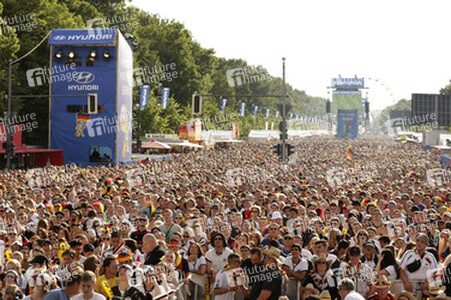 WM-Fanmeile beim Spiel Deutschland gegen Portugal, Berlin