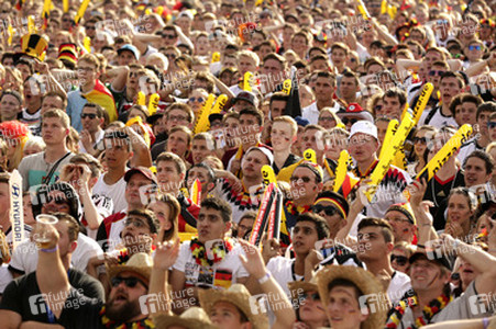 WM-Fanmeile beim Spiel Deutschland gegen Portugal, Berlin