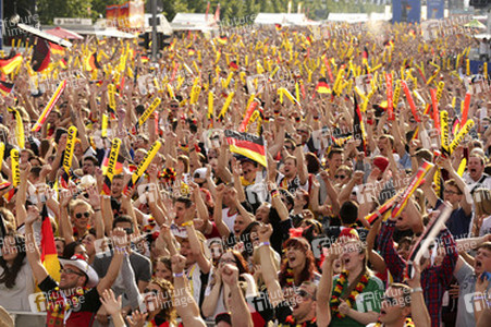 WM-Fanmeile beim Spiel Deutschland gegen Portugal, Berlin