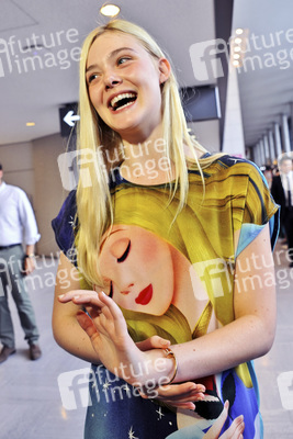 Elle Fanning arrives in Japan