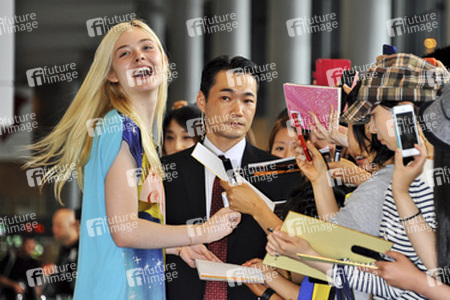 Elle Fanning arrives in Japan