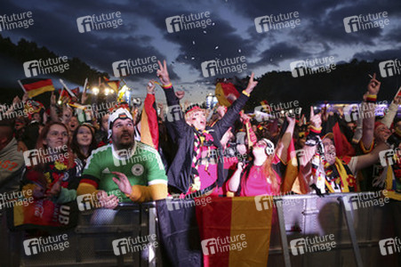 WM-Fanmeile beim Spiel Deutschland gegen Ghana, Berlin