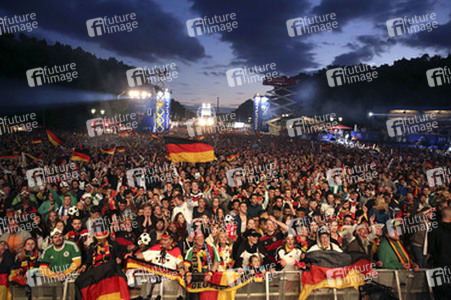 WM-Fanmeile beim Spiel Deutschland gegen Ghana, Berlin