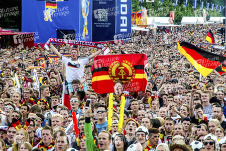 WM-Fanmeile beim Spiel Deutschland gegen USA, Berlin