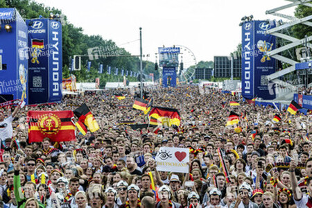 WM-Fanmeile beim Spiel Deutschland gegen USA, Berlin