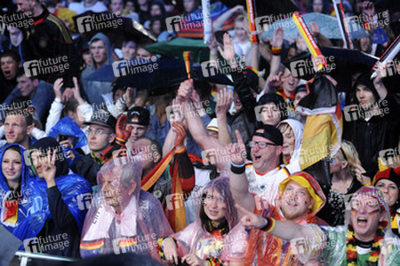 WM-Fanmeile beim Spiel Deutschland gegen Algerien, Berlin