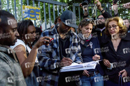Angebot für die Flüchtlinge in der besetzten Gerhart-Hauptmann-Schule, Berlin