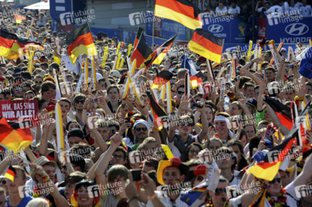 WM-Fanmeile beim Spiel Deutschland gegen Frankreich, Berlin