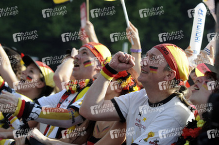 WM-Fanmeile beim Spiel Deutschland gegen Frankreich, Berlin