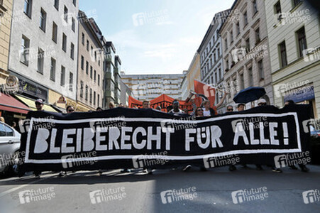 Demonstration für das Bleiberecht der Flüchtlinge aus der Gerhart-Hauptmann-Schule, Berlin