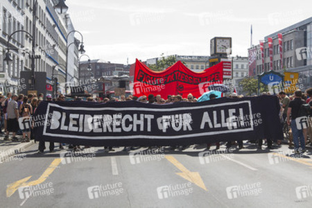 Demonstration für das Bleiberecht der Flüchtlinge aus der Gerhart-Hauptmann-Schule, Berlin