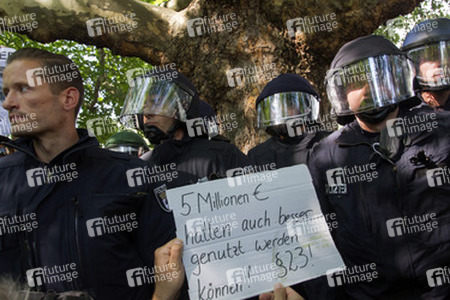 Demonstration für das Bleiberecht der Flüchtlinge aus der Gerhart-Hauptmann-Schule, Berlin