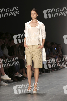 Hien Le Show, Berlin Fashion Week Spring/Summer 2015