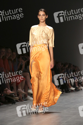 Hien Le Show, Berlin Fashion Week Spring/Summer 2015