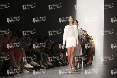 Hien Le Show, Berlin Fashion Week Spring/Summer 2015