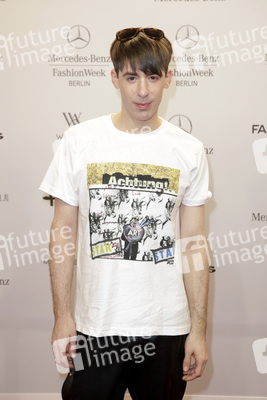 Hien Le Show, Berlin Fashion Week Spring/Summer 2015