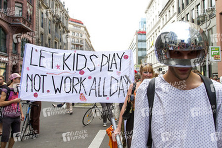 Demoparade gegen Fashion Terror und für Faire Mode und Trashion, Berlin