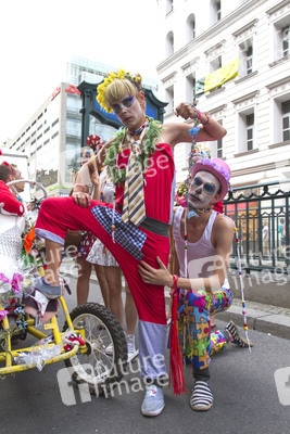 Demoparade gegen Fashion Terror und für Faire Mode und Trashion, Berlin
