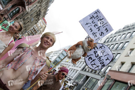 Demoparade gegen Fashion Terror und für Faire Mode und Trashion, Berlin